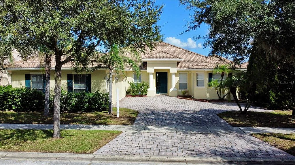 4 bed, 3.0 bath, 2724 sqft, $2,600 — Photo 1
