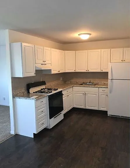 Carriage House — Photo 34