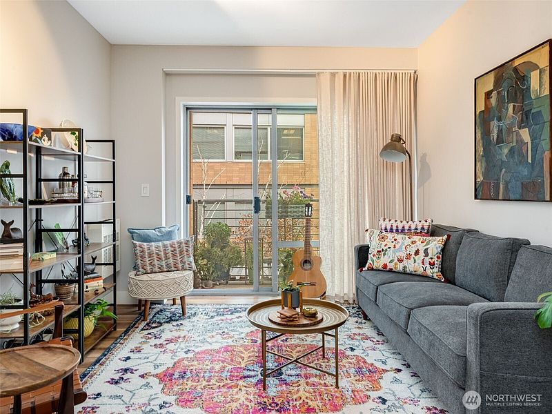 4th image of 701 Columbia Street #414
