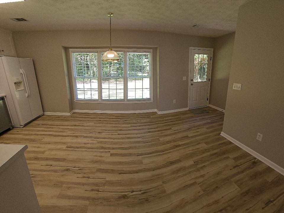 Dining/Kitchen