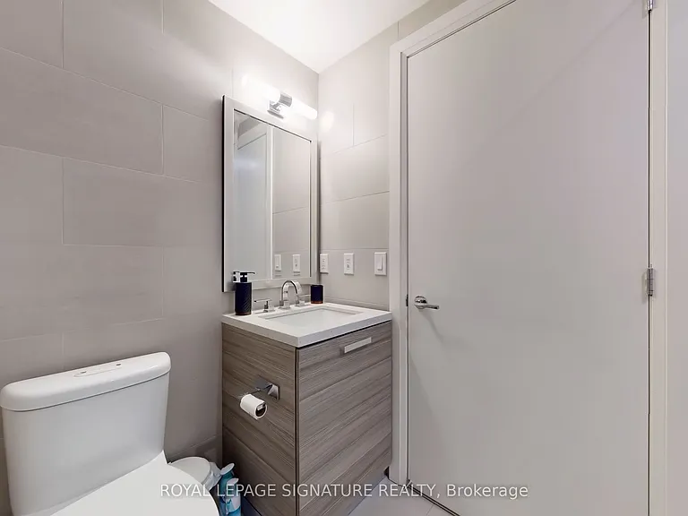224 King St W #1406 — Photo 12