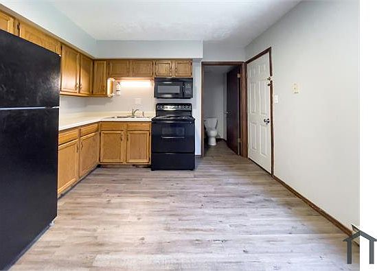 3rd image of 2213 E Memorial Dr #14