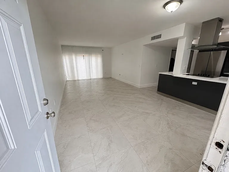 6235 SW Kendale Lakes Cir #140 — Photo 1