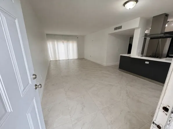 6235 SW Kendale Lakes Cir, Miami, FL