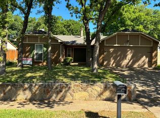 3801 Hackberry Ln, Bedford, TX 76021