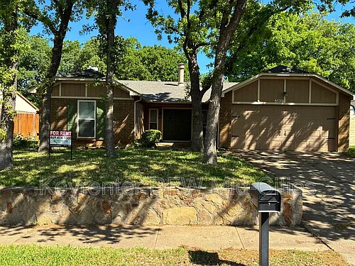 3801 Hackberry Ln Photo 1