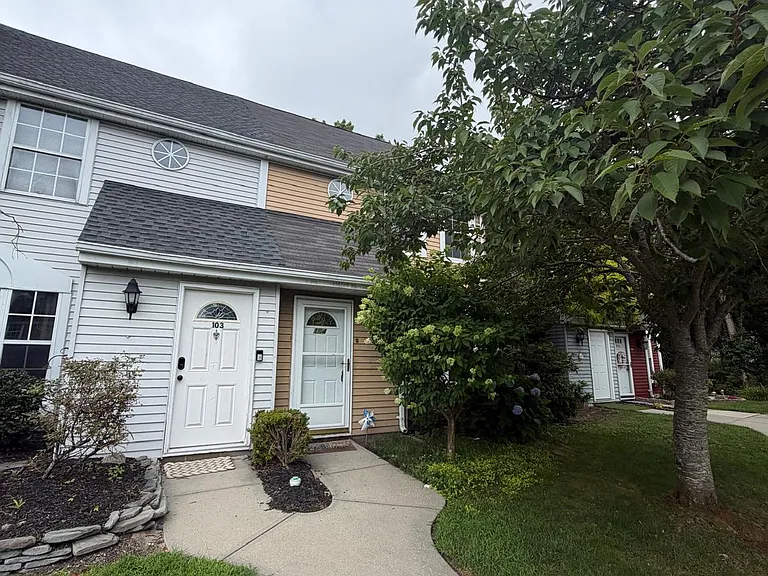 104 Teaberry Ct — Photo 1