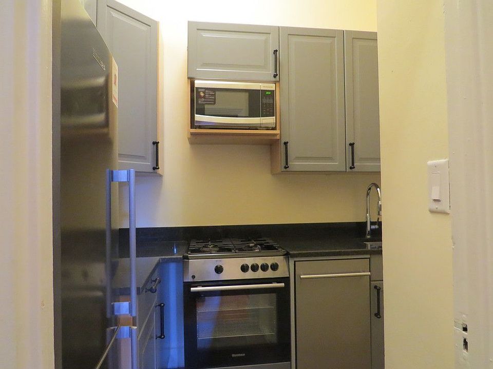 2nd image of 20 E 80th St APT 4B
