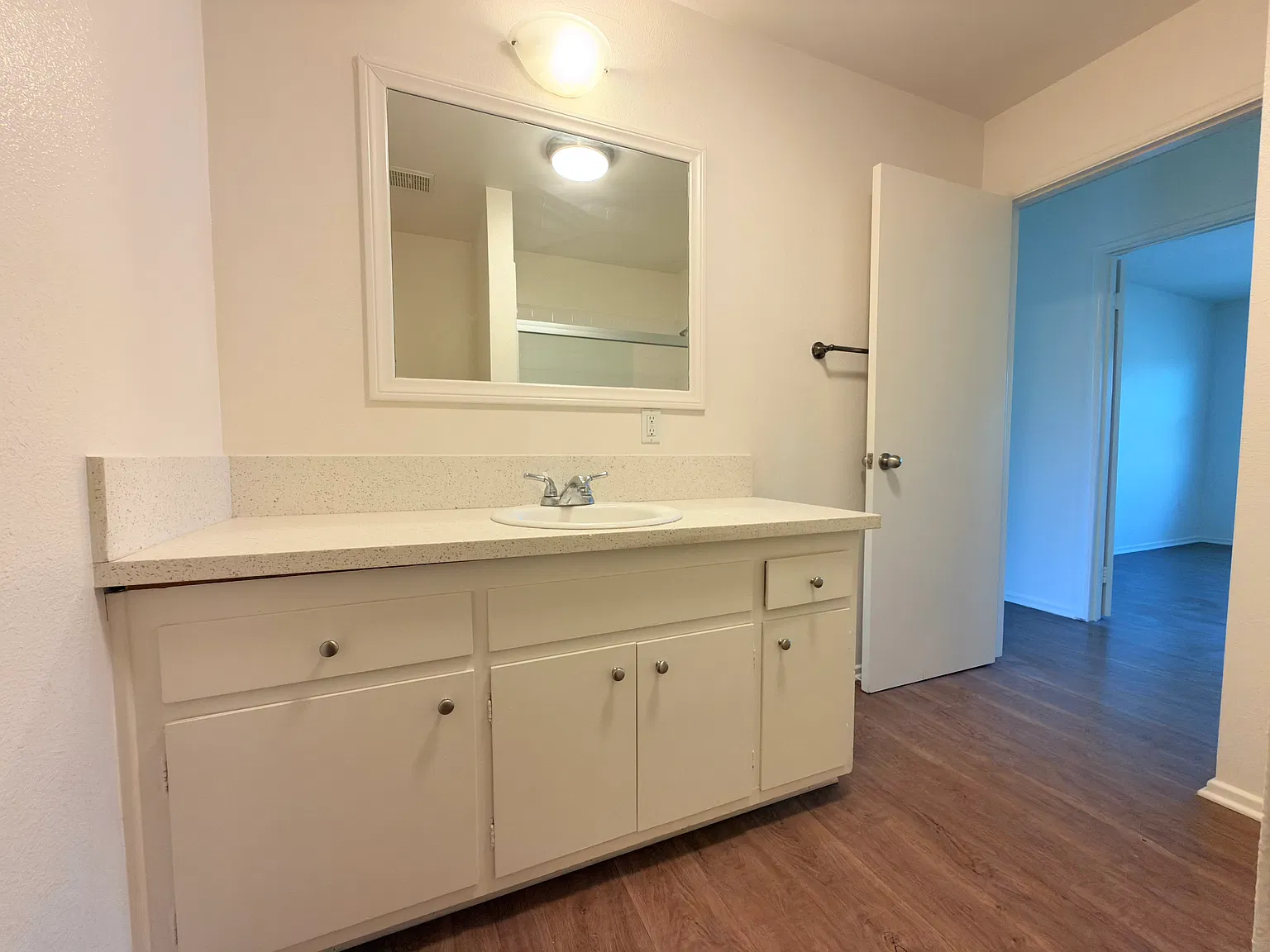 3 bed, $3,950 — Photo 4