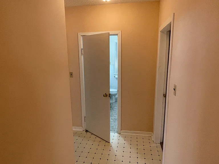 1302 Elliott St — Photo 13