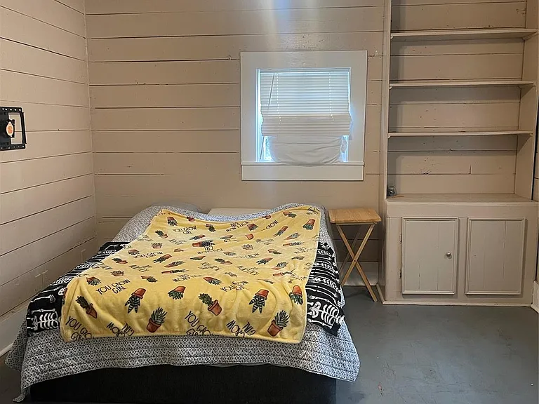 707 Avenue J — Photo 10