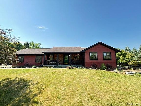 2nd image of 4897 Curtiss Dr