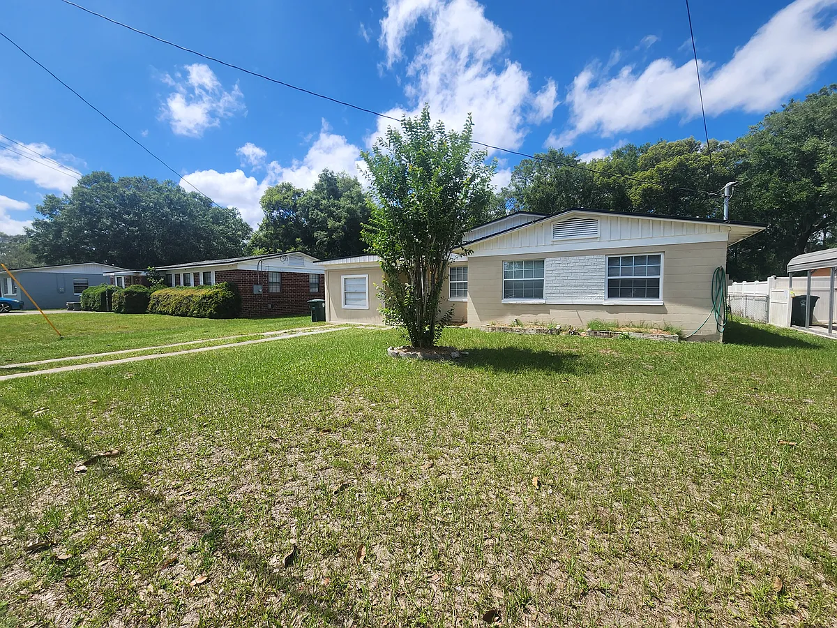 Building Photo - 10439 Skycrest Dr N