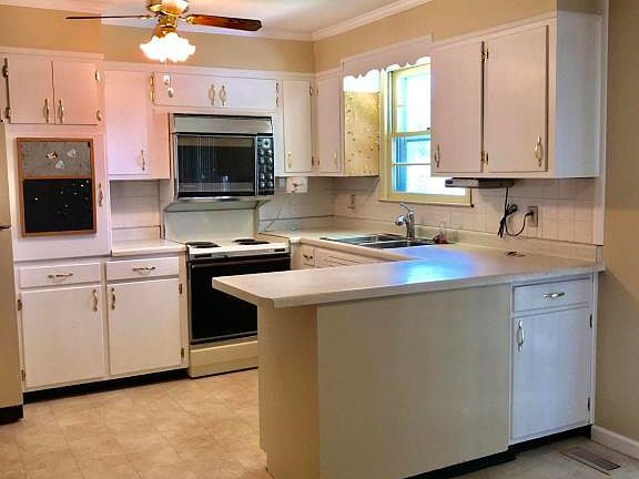 3rd image of 2113 Needham Ln