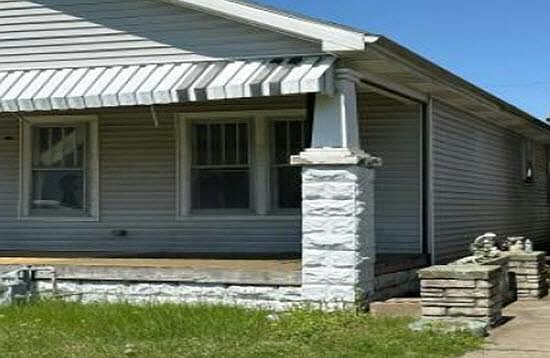 3rd image of 1516 E Indiana St
