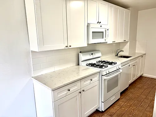48 Davis Ave Photo 1