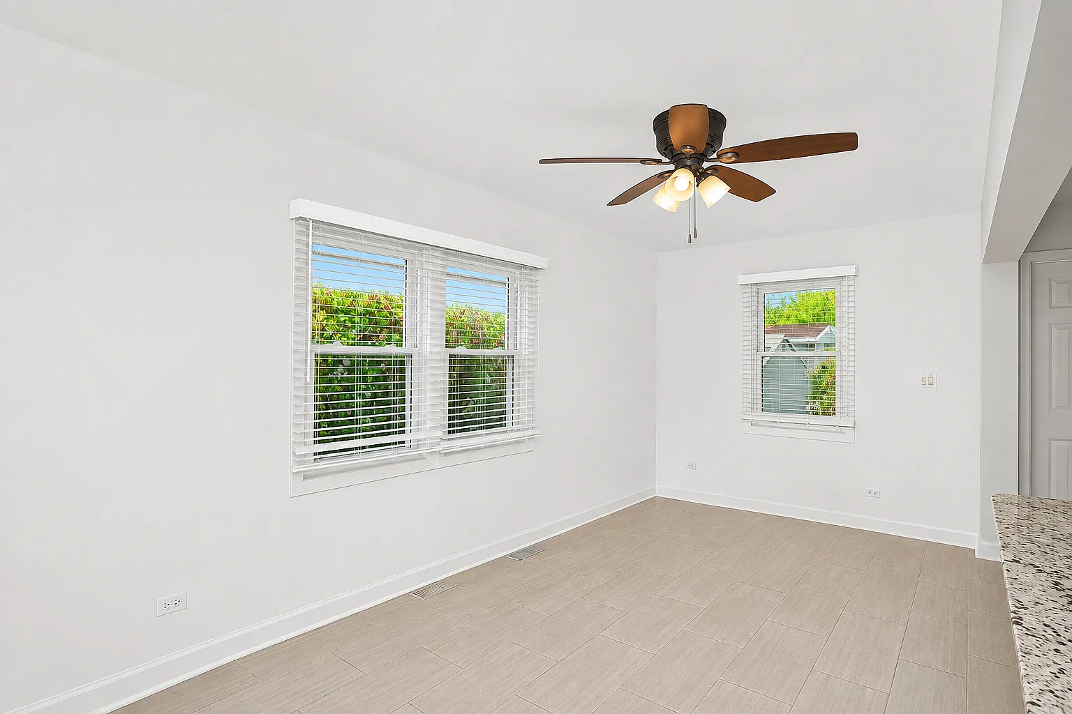 4 bed, 2.5 bath, 1924 sqft, $3,200 — Photo 3