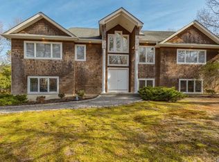25 Aberdeen Drive Ext, Hampton Bays, NY 11946