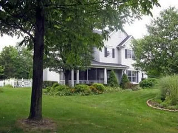 402 Avon Point Ave, Avon Lake, OH 44012