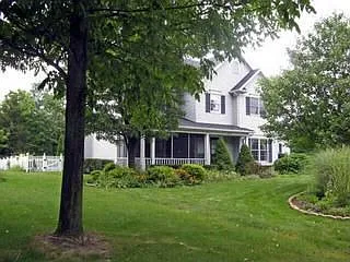 402 Avon Point Ave photo 1