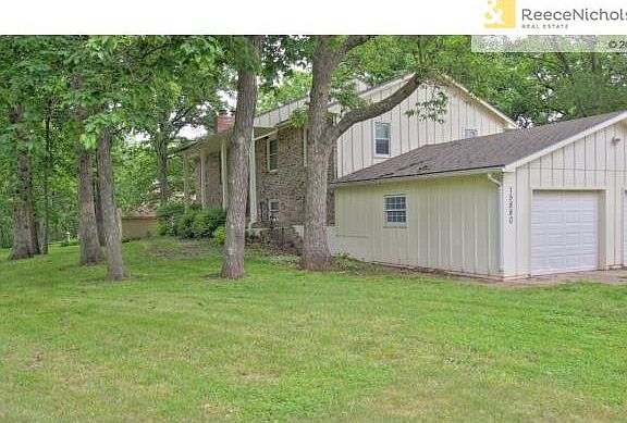 4th image of 15880 Lakeshore Dr