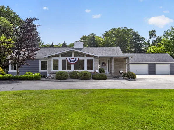 1206 N Pine Rd, Essexville, MI 48732