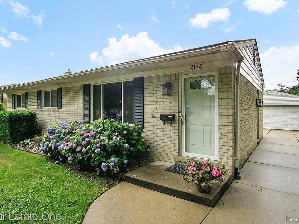 1st image of 2158 Stratford Dr
