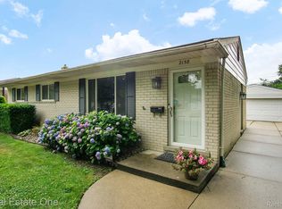 2158 Stratford Dr, Troy, MI 48083