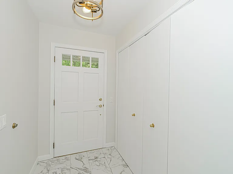 Sherwood Ave — Photo 1