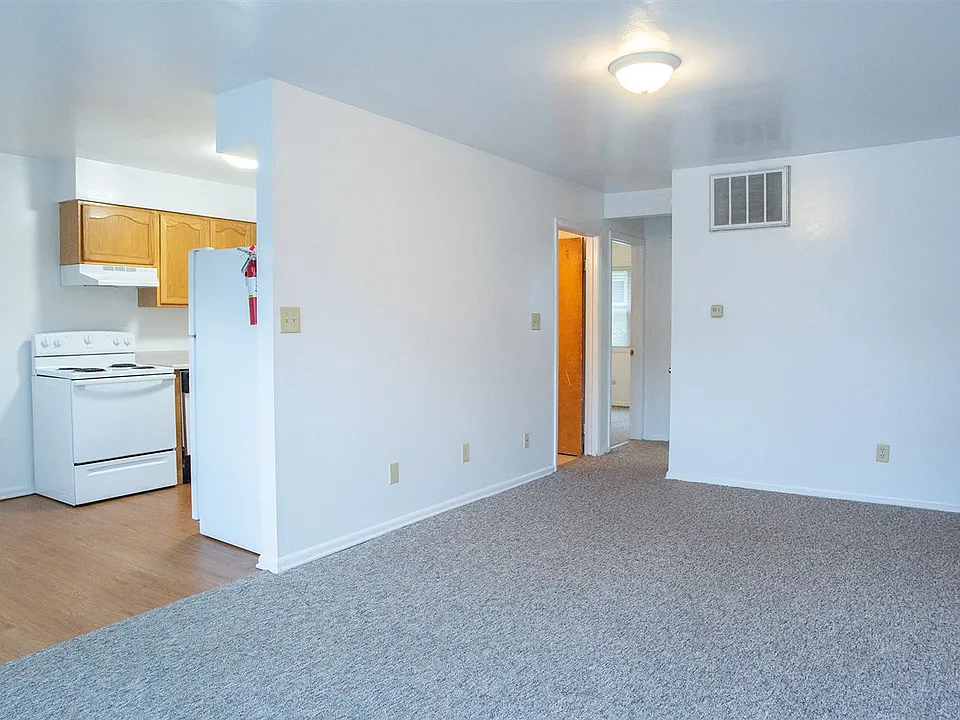 320 entrance2
