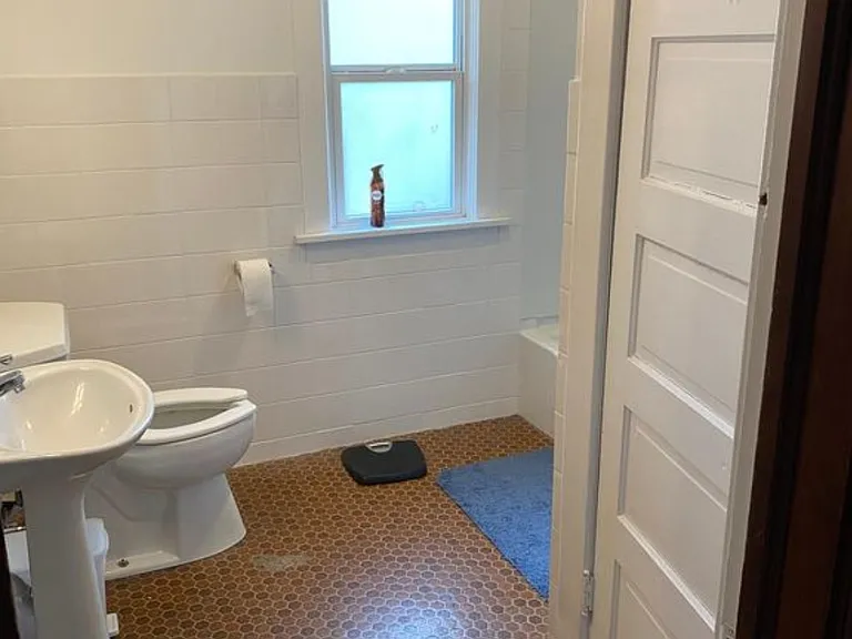 2522 College St — Photo 8