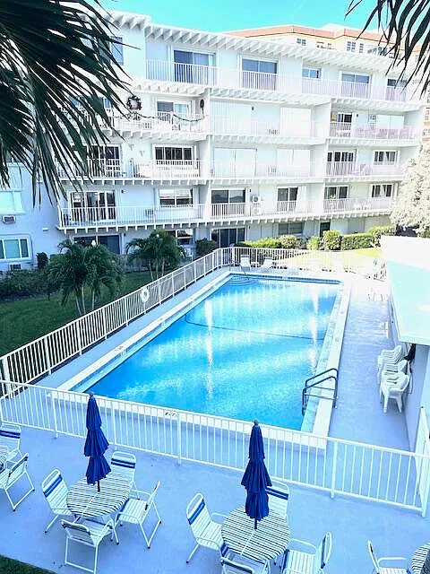 1 bed, 1.5 bath, 850 sqft, $1,950 — Photo 3