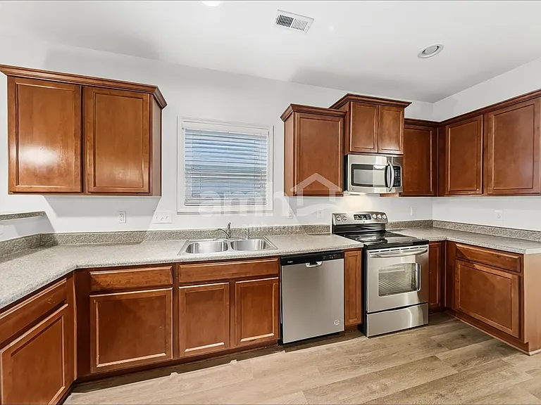 305 Switchback St — Photo 3