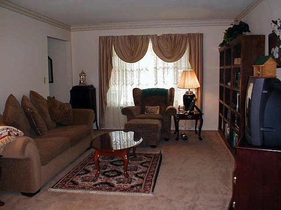 4th image of 1337 N Wolf Ct