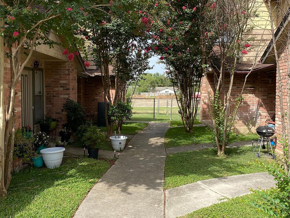 Entrance sidewalk