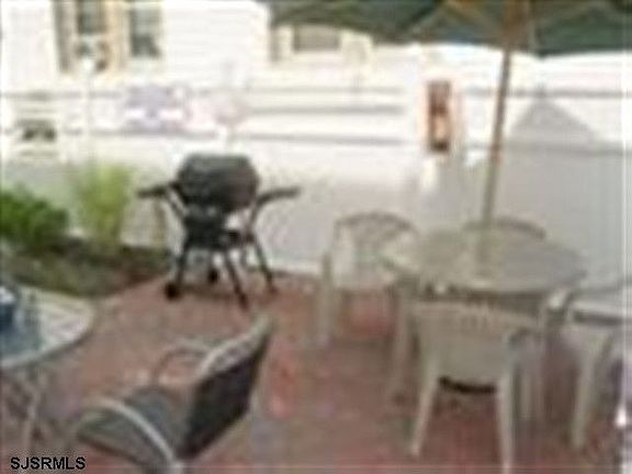 5th image of 1110 Wesley Ave #308
