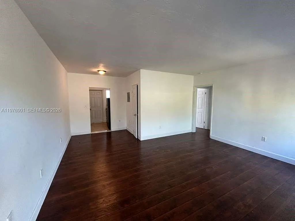 Building Photo - 8321 Crespi Blvd #7