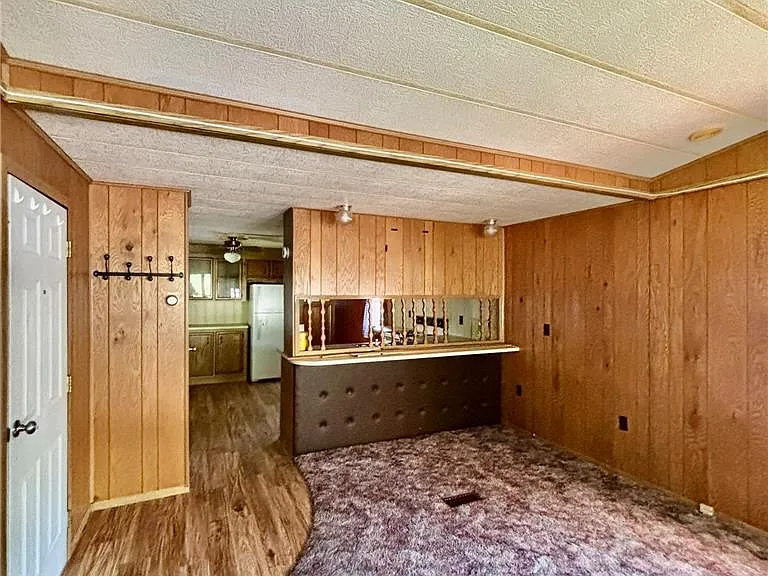 1402 Main St — Photo 4