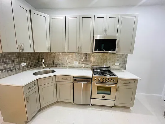 Rented by Voro New York | media 9