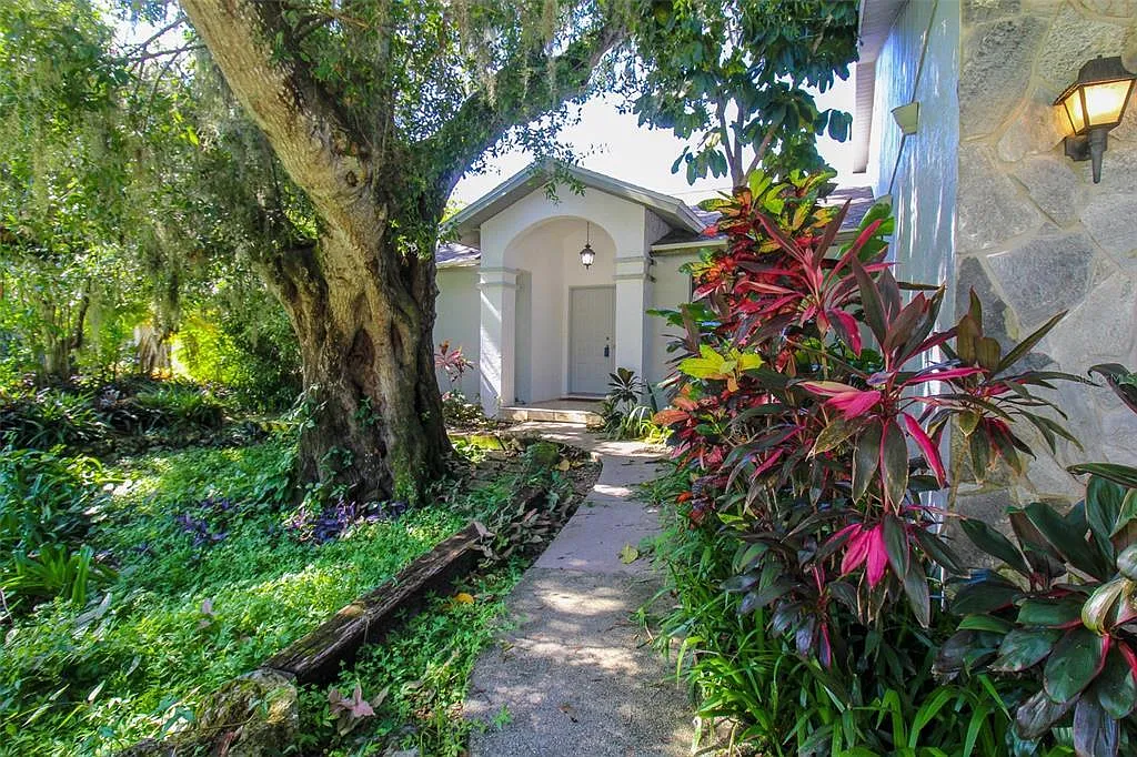 5462 Colonial Oaks Boulevard — Photo 1