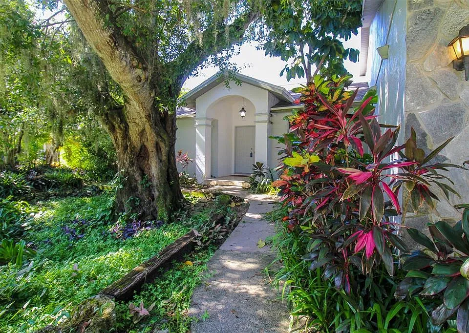 5462 Colonial Oaks Blvd