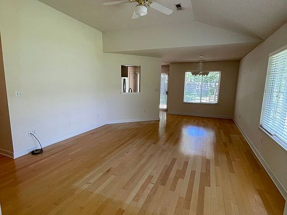 3rd image of 609 Heidman Rd
