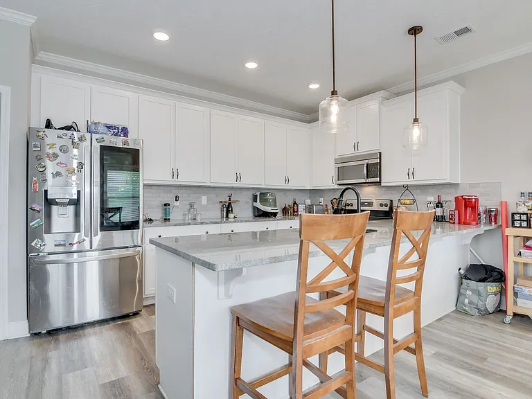 716 Navan Ln — Photo 12