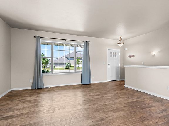 5th image of 1897 Meadowland Ct