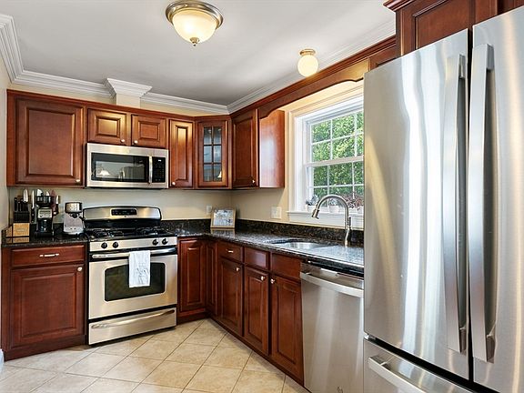 5th image of 580 Quarry St #4