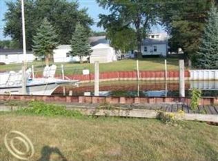 47814 Harbor Dr, Chesterfield, MI
