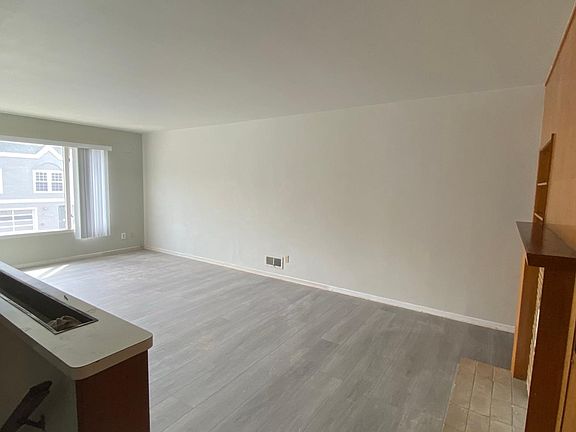 3rd image of 361 2nd Ave #361