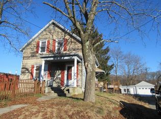 8 Huntington Ave, Blackstone, MA 01504