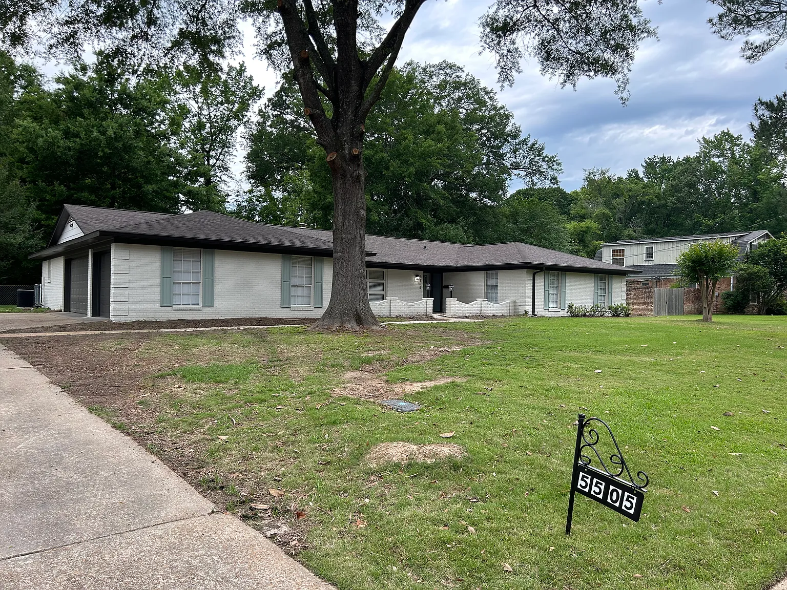 4 bed, 2.5 bath, 2711 sqft, $6,900 — Photo 2
