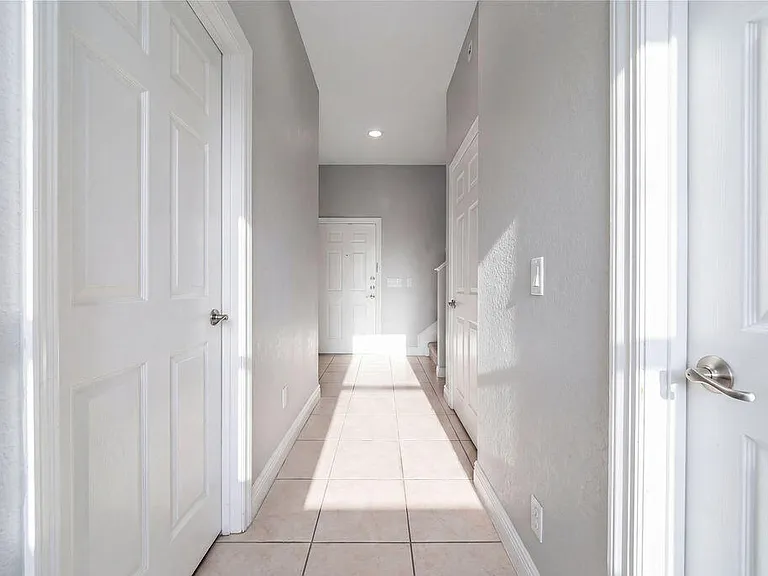 261 SW 6th Pl — Photo 32